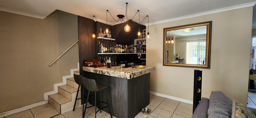 3 Bedroom Property for Sale in Sunningdale Western Cape